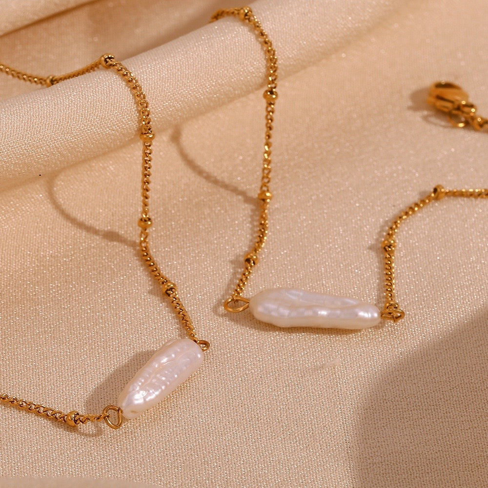 Éternel Pearl Bar Necklace – 316L Stainless Steel Gold